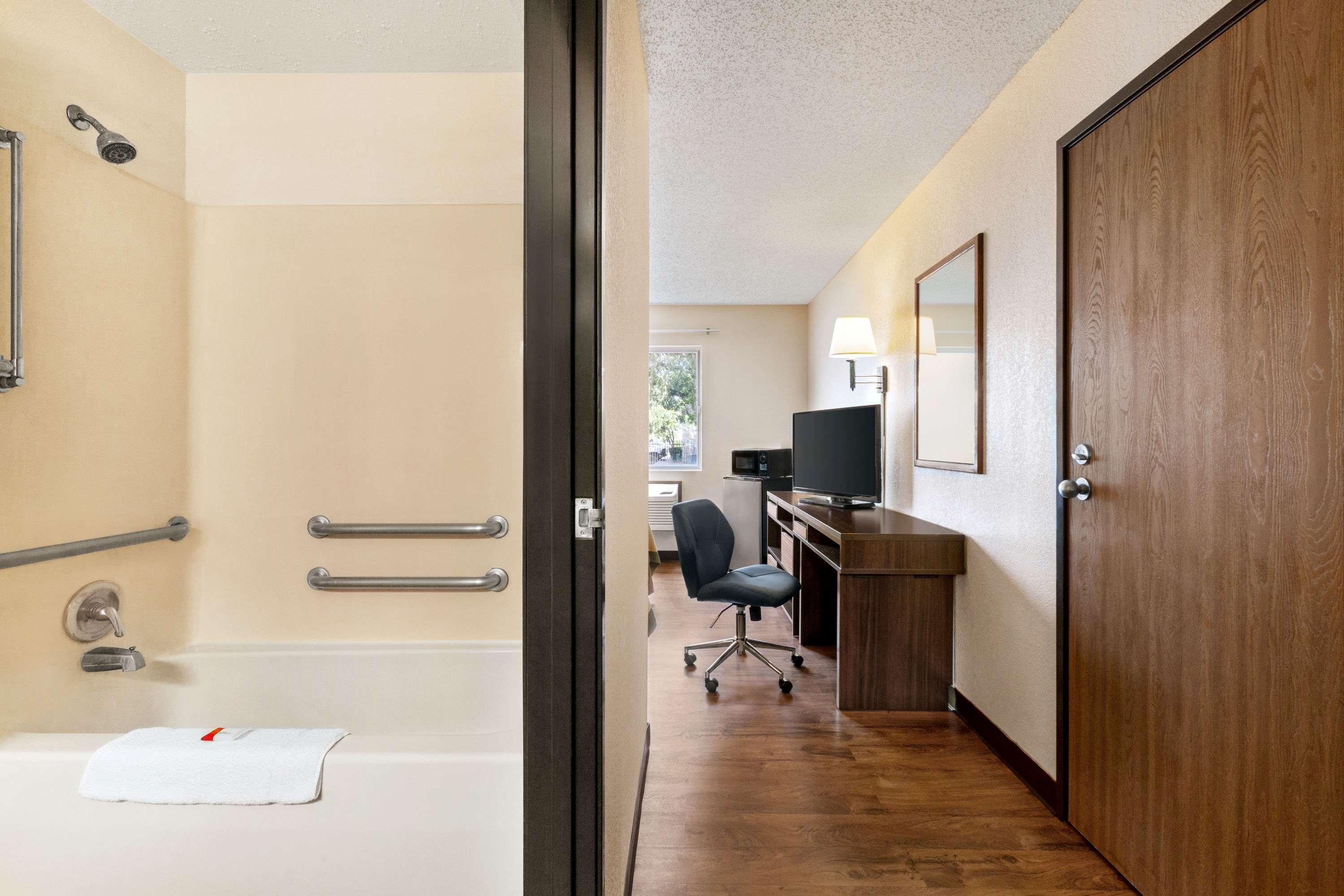 Super 8 By Wyndham Waco University Area Esterno foto